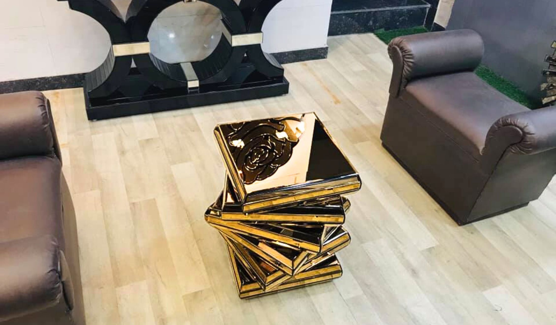 Mirrored Side Table Mirrored Side Table