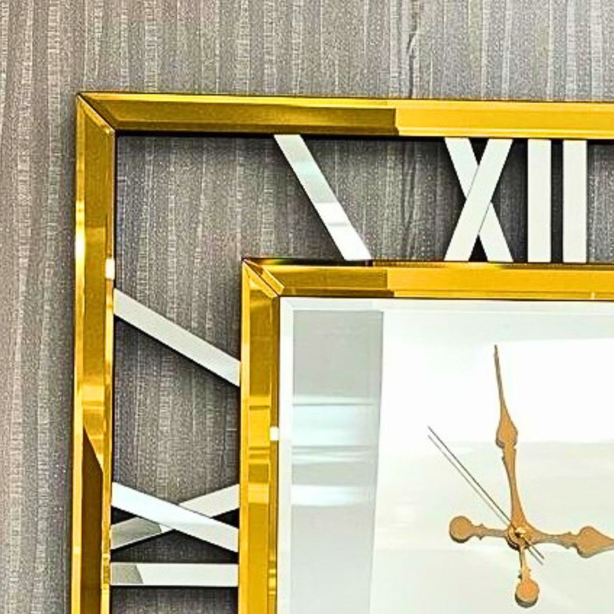 Square Shape Roman Number Style Mirror Clock thumbnail Square Shape Roman Number Style Mirror Clock thumbnail