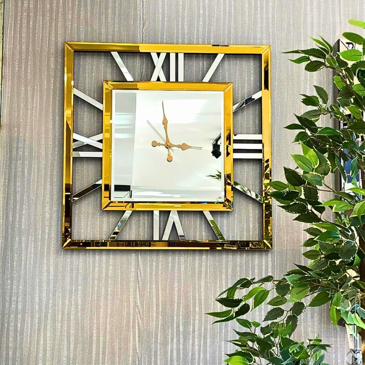 Square Shape Roman Number Style Mirror Clock