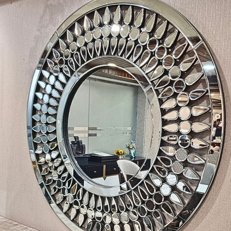 Beautiful Round Wall Mirror New Design thumbnail Beautiful Round Wall Mirror New Design thumbnail