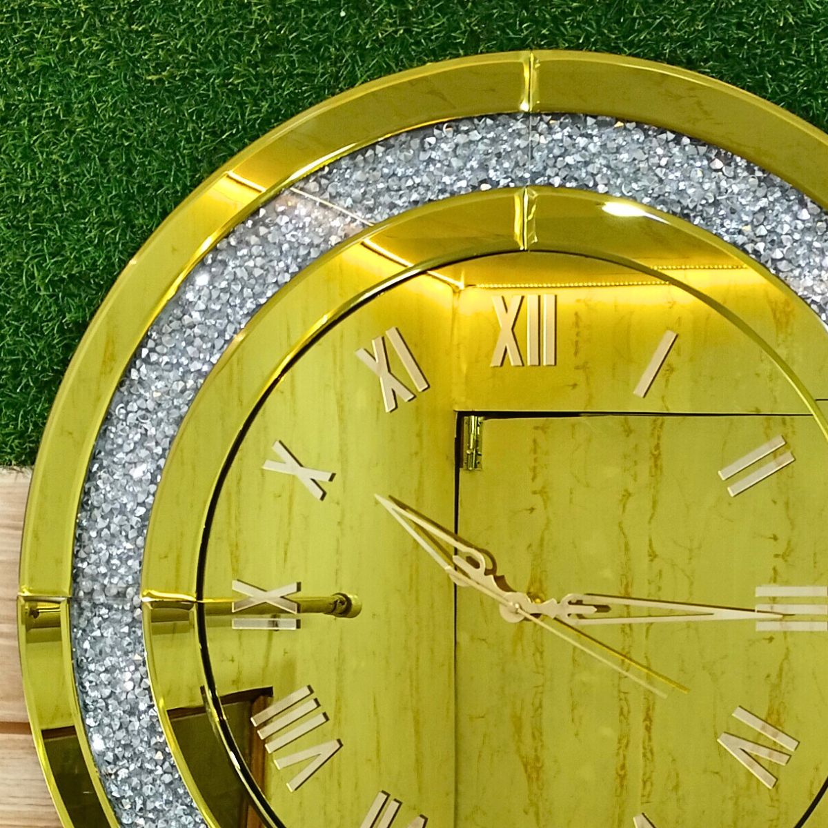 Decorative Wall Clock for Living Room Gold Style thumbnail Decorative Wall Clock for Living Room Gold Style thumbnail