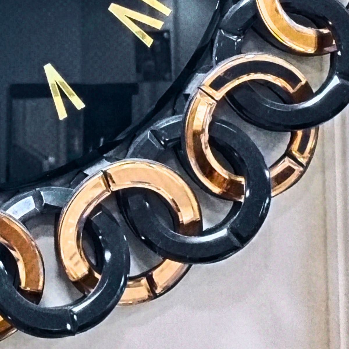 Unique Audi Rings Style Mirror Wall Clock thumbnail Unique Audi Rings Style Mirror Wall Clock thumbnail