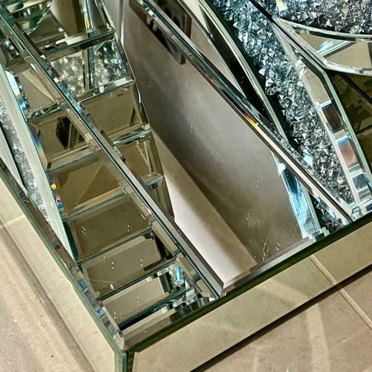  Minimalist Console Tables – Perfect for Every Space thumbnail