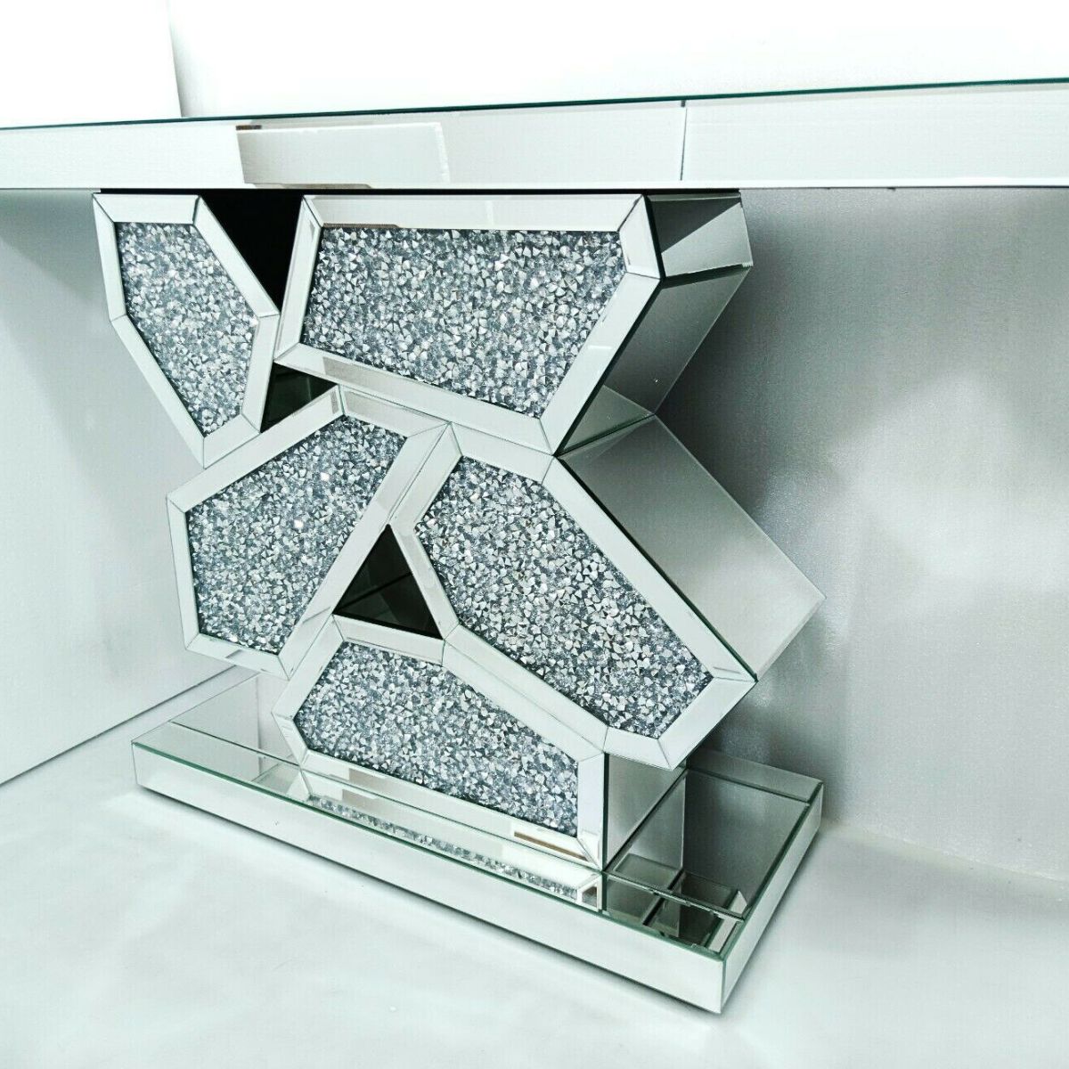 Luxury Console Tables – Elevate Your Home Decor thumbnail Luxury Console Tables – Elevate Your Home Decor thumbnail