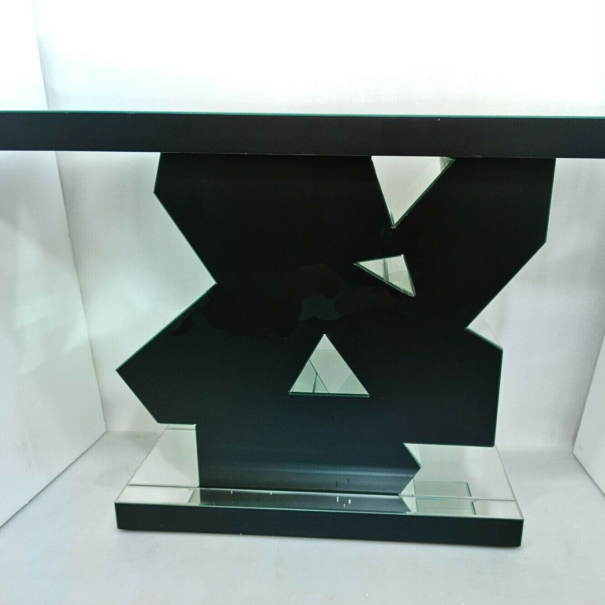 Luxury Console Tables – Elevate Your Home Decor thumbnail Luxury Console Tables – Elevate Your Home Decor thumbnail