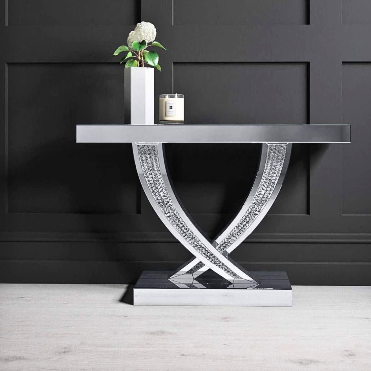 Console Tables – Warm, Farmhouse-Inspired Looks thumbnail