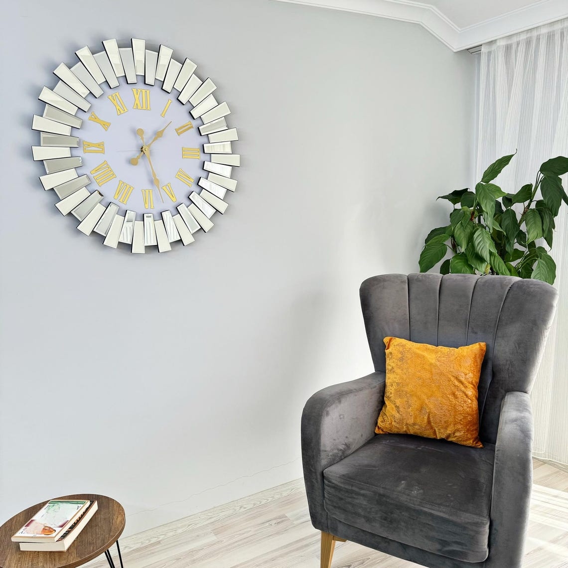 Up down Gray and White dial Roman Golden thumbnail